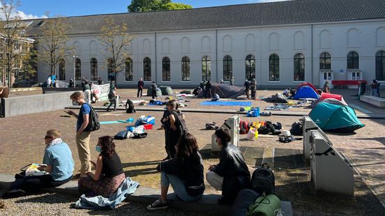 Dozens of pro Palestinian demonstrators occupy the courtyard of the Utrecht