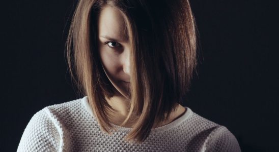 Female psychopaths share this physical trait that is visible when