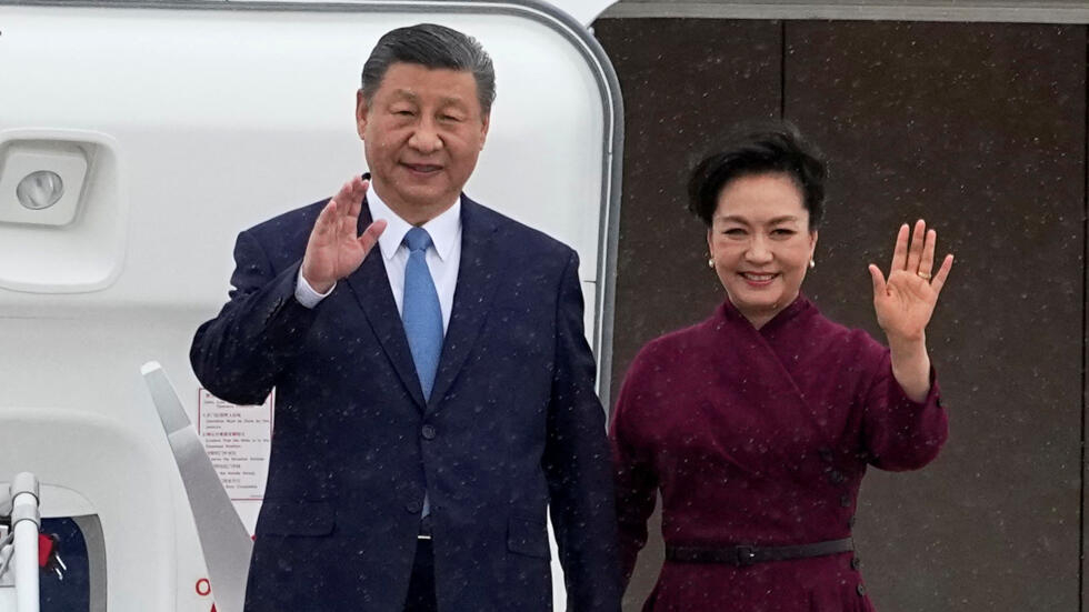 Chinese President Xi Jinping and his wife Peng Liyuan upon their arrival, Sunday May 5, 2024, at Orly airport, south of Paris.