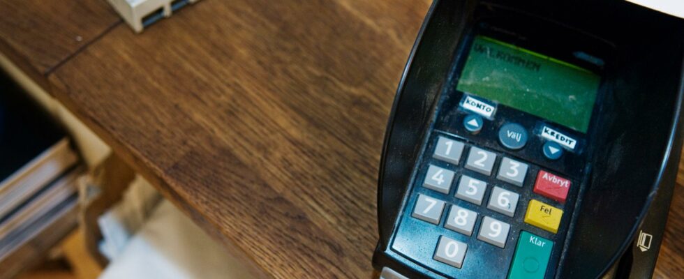 Grocery stores have problems with card payments