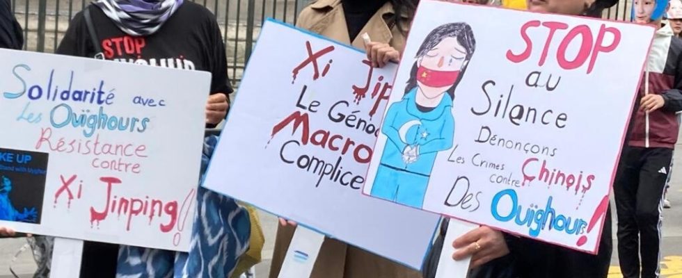 In France Uyghurs demonstrate against Chinese President Xi Jinpings state