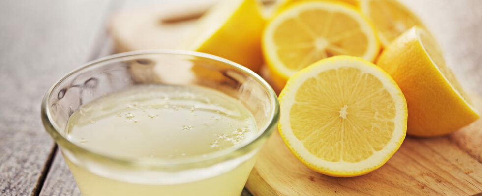 Is lemon juice acidifying or alkalizing