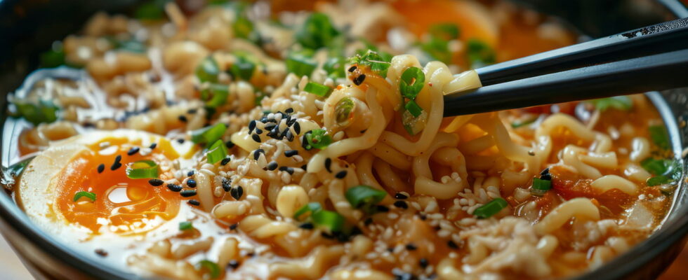 Its easy to cook homemade ramen using this technique