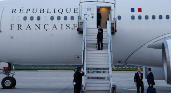 Macron on a quick visit to New Caledonia a presidential