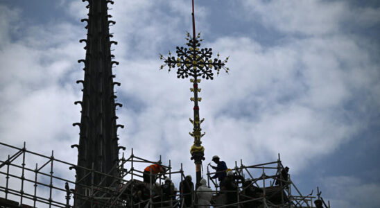 Notre Dame de Paris Cathedral regains its Chevet Cross