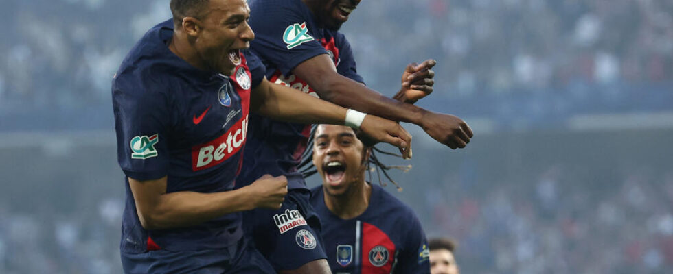 PSG tames OL and wins its fifteenth title