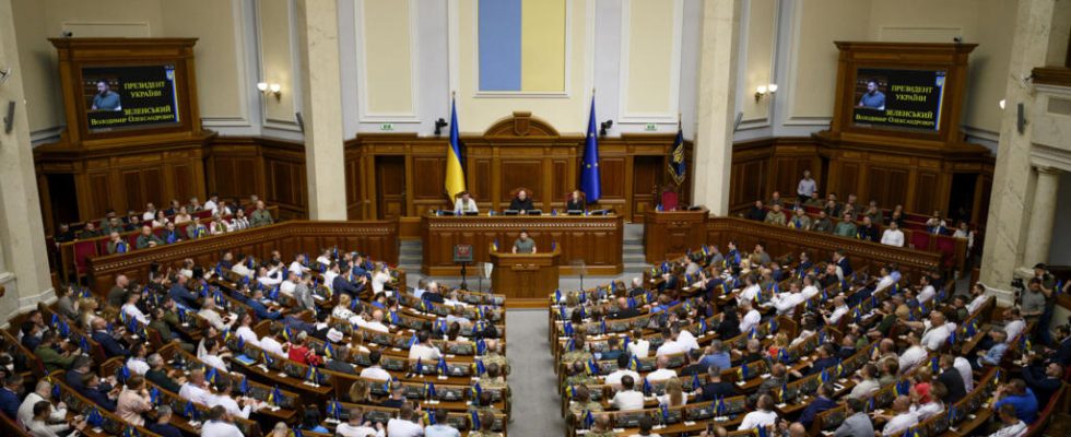 Parliament adopts a text paving the way for the mobilization