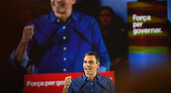 Pedro Sanchez returns to a meeting in Catalonia
