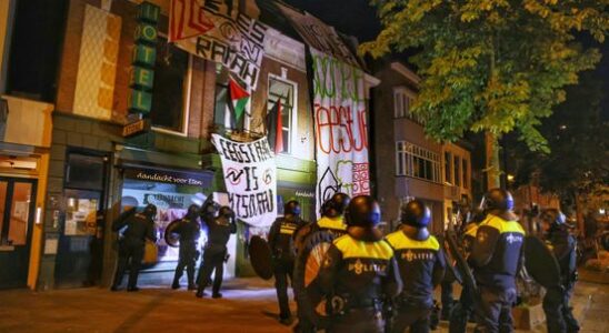 Police end illegal party in Utrecht squat and arrest 5