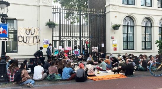 Pro Palestinian demonstrators again occupy the grounds of the Utrecht University