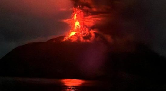 Ruang Volcano disaster in Indonesia 12 thousand people were evacuated