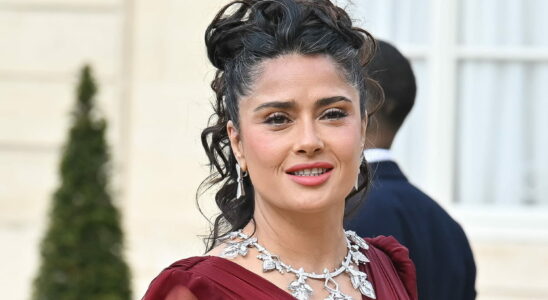 Sultry Salma Hayek reveals the most seductive beauty of the