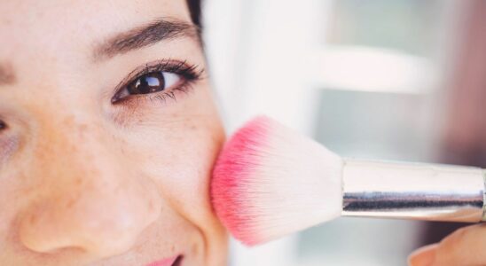 Sunset blush the makeup trend that already smells like summer