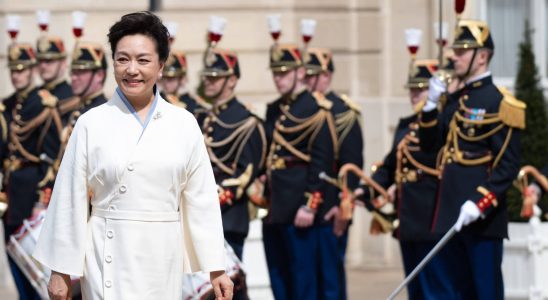 The funny songs of Peng Liyuan the wife of the