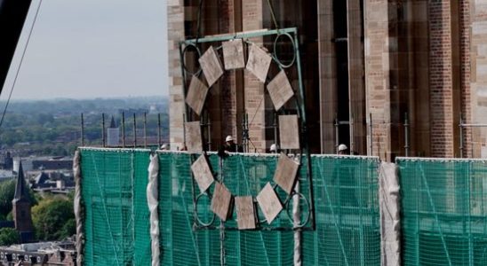 This is how dials were lifted onto the Cathedral Spectacular