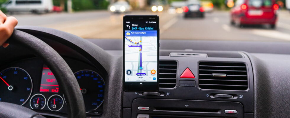 This is why Google Maps and Waze no longer automatically