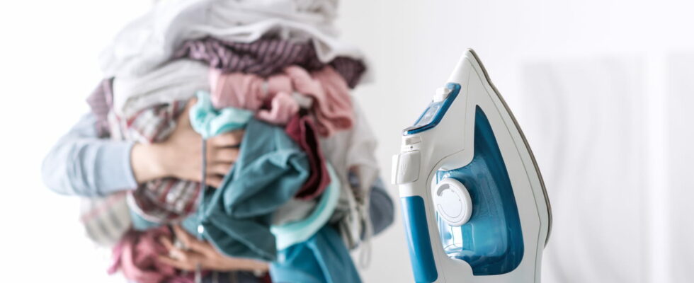 This tip keeps clothes wrinkle free without using an iron