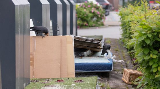 Utrecht residents often throw garbage next to an underground container