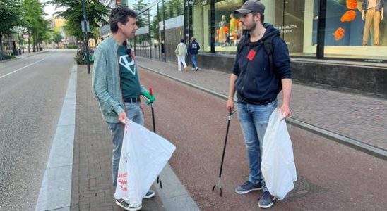 Volunteers clean up the streets Mainly cigarette butts