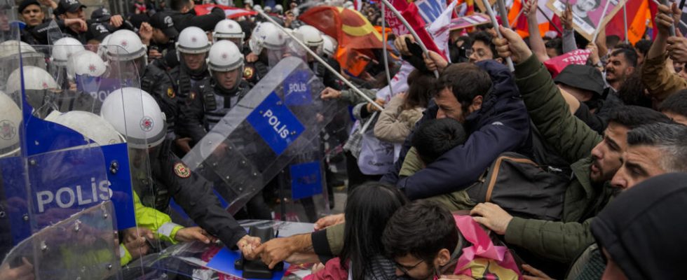 more than 200 arrests in Istanbul on the sidelines of