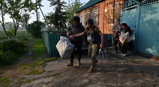 residents flee the Kharkiv region in the face of the