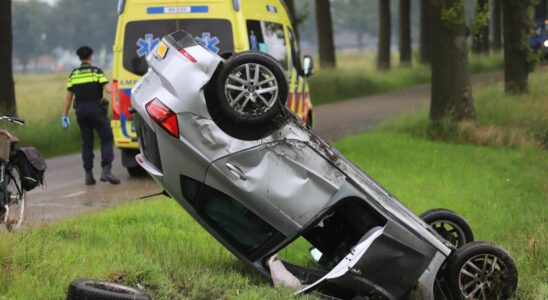 112 news Car in the ditch after collision in Rhenen