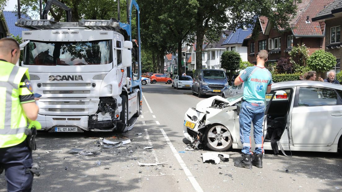 1718958831 649 112 news Motorist trapped in car after accident in Soest
