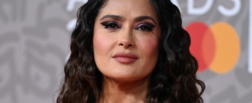 25 years later Salma Hayek reproduces this photo in a