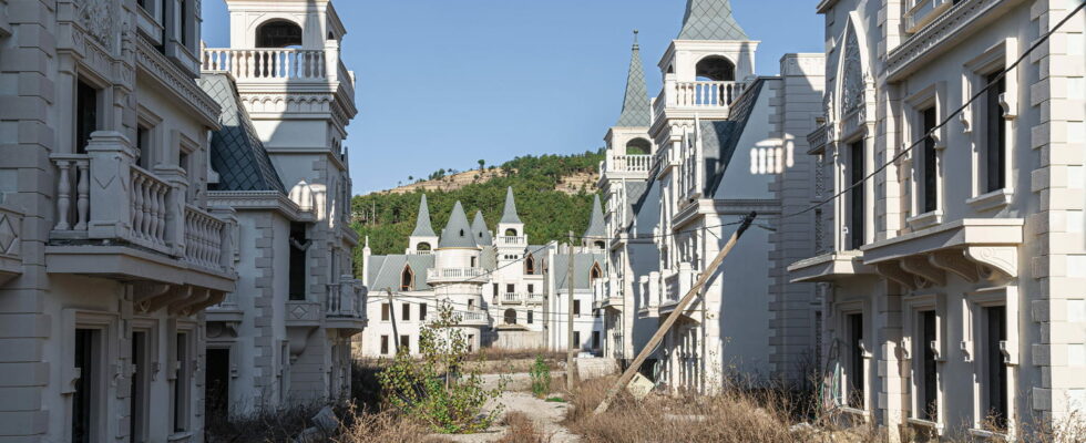 580 castles but not a single inhabitant this ghost town