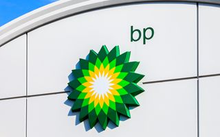 BP SP cut outlook due to slow debt reduction