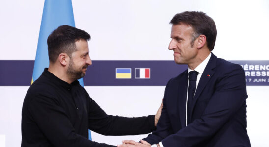 Emmanuel Macron reaffirms Frances support for Ukraine