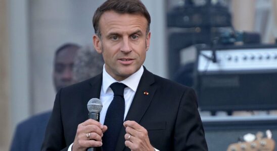 In a letter to the French Macron promises to act