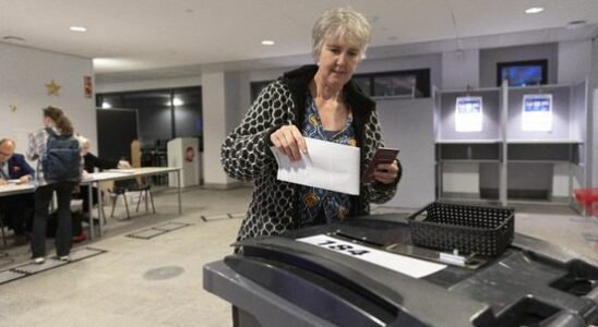 Live blog First polling station in Utrecht opened last night