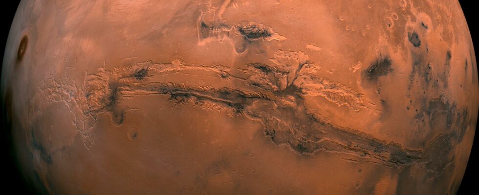 Mars is bombarded by meteorites