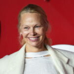Pamela Anderson films herself without makeup and without filter at