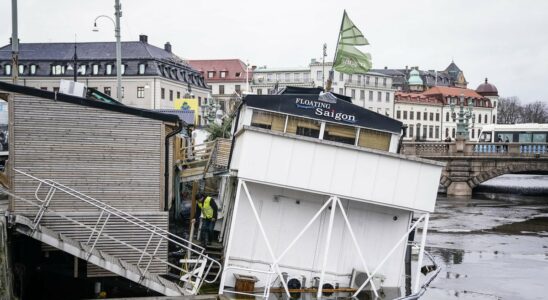 Restaurant boat no longer in danger