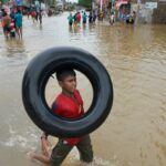 Sri Lanka closes schools after floods