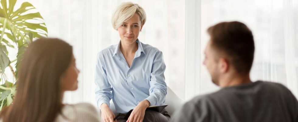 These six things a couples therapist asks couples to stop