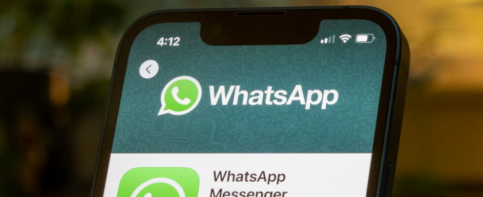 WhatsApp warns its users that their conversations will soon be