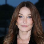 Without makeup Carla Bruni reveals herself naturally for a major
