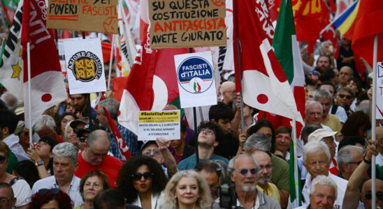 the opposition in the streets to denounce the reforms of