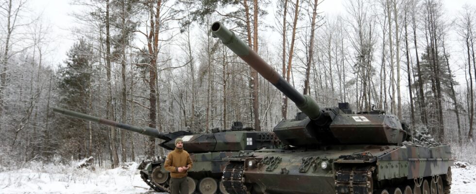 14 Danish and Dutch Leopard 2 tanks delivered to kyiv
