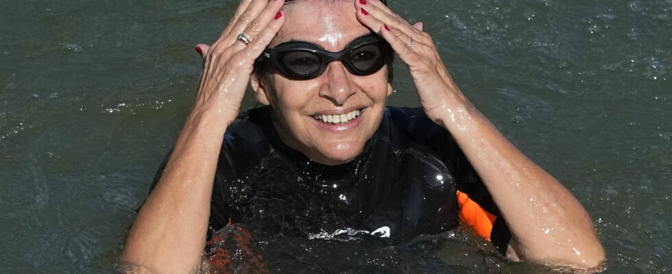 Anne Hidalgos dive into the Seine a few days before