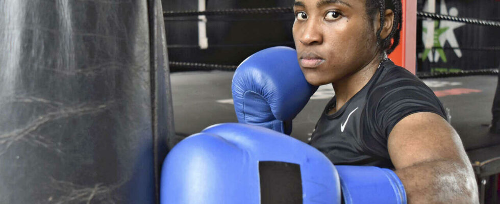 Cindy Ngamba Cameroonian boxer and flag bearer of the Refugee