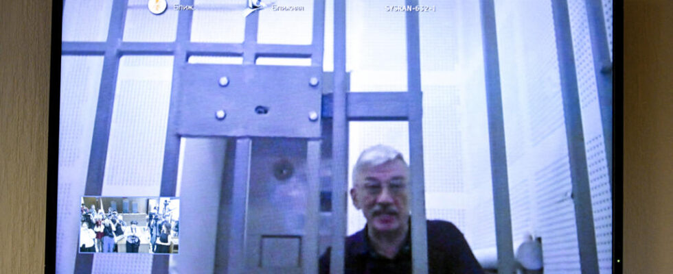 Dissident Oleg Orlov sentenced to 30 months in prison compares