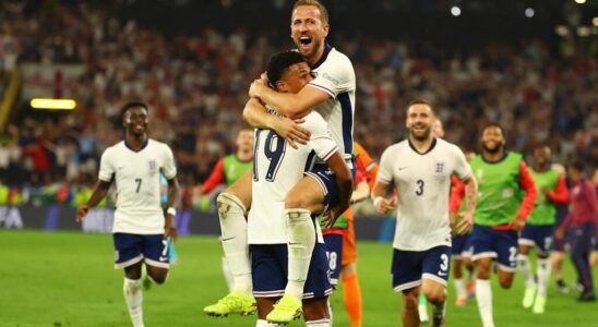 England beat Netherlands to join Spain in final