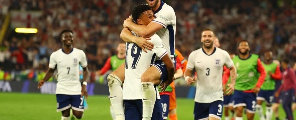 England beat Netherlands to join Spain in final