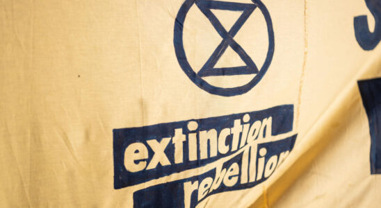 Extinction Rebellion calls off non violent protest following arrests