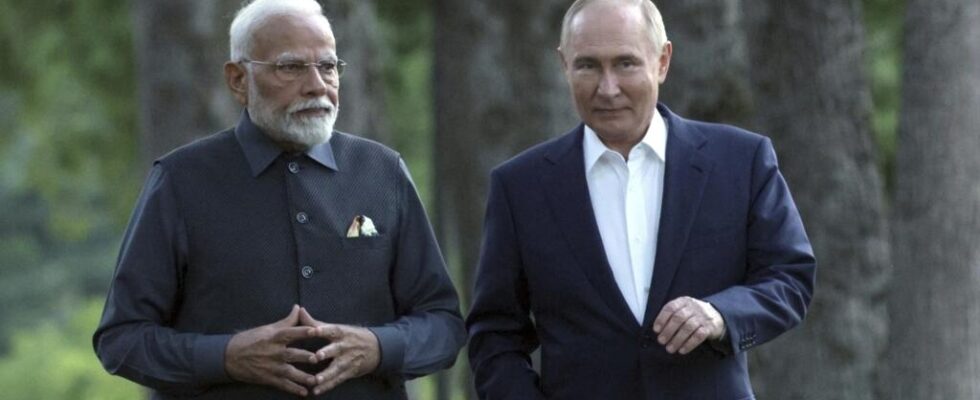 First informal exchanges between Vladimir Putin and Narendra Modi