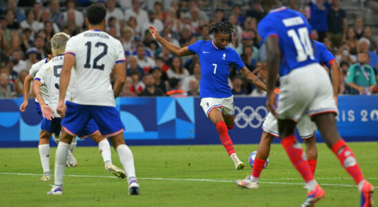 France gets its tournament off to an ideal start by
